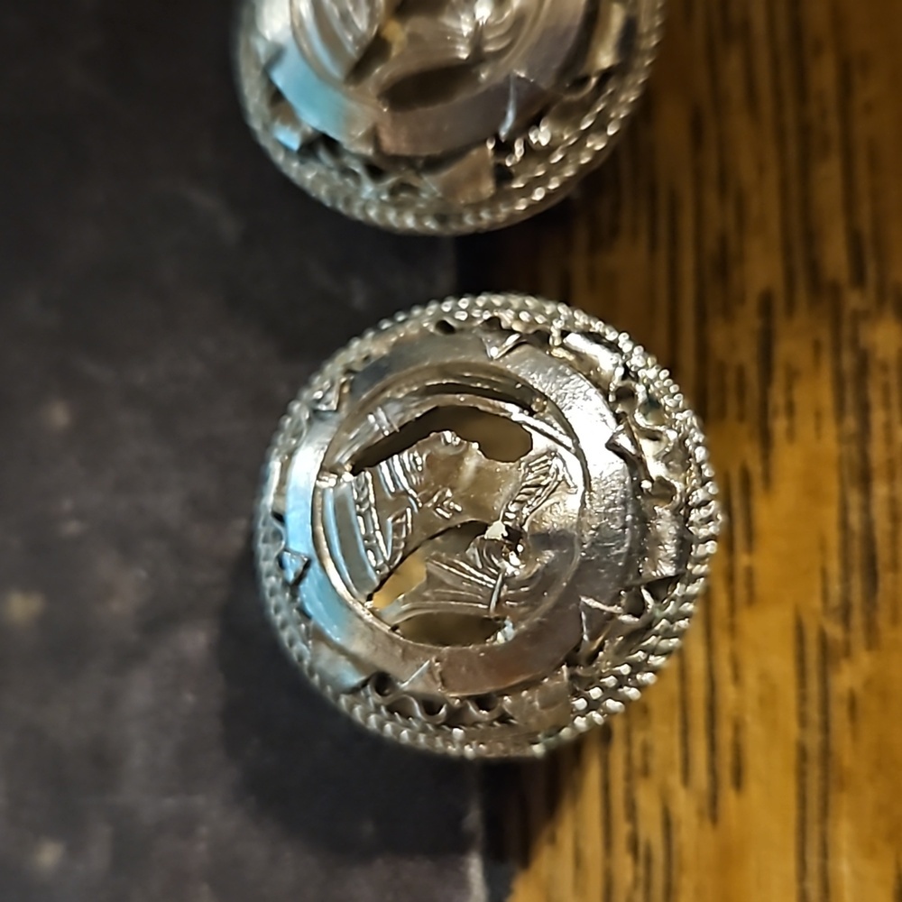 Vintage Silvertone Egyptian Revival Pharoah Clip Earrings - Picture 3 of 4